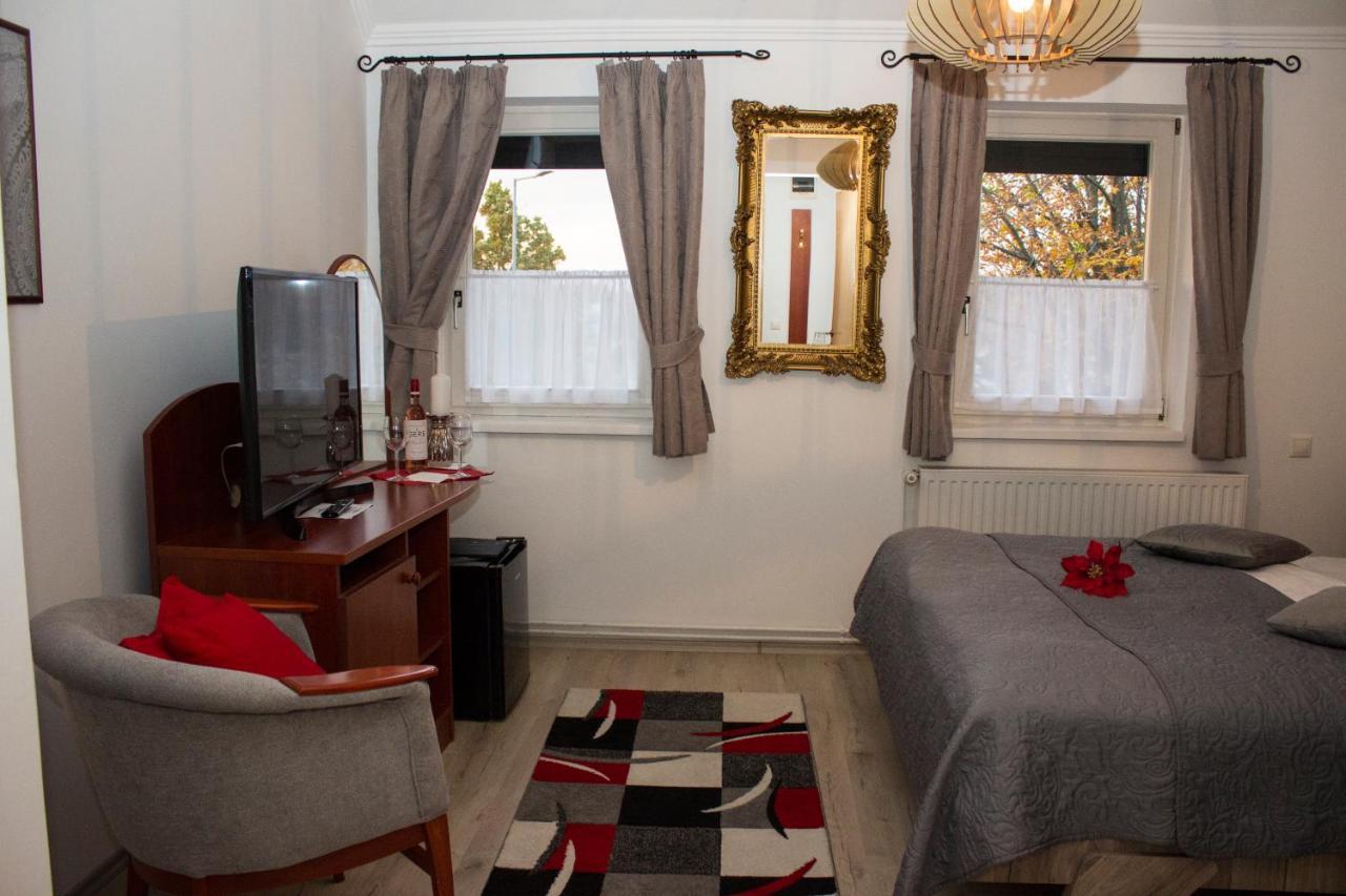 Hotel Vadasz Panzio Es Etterem